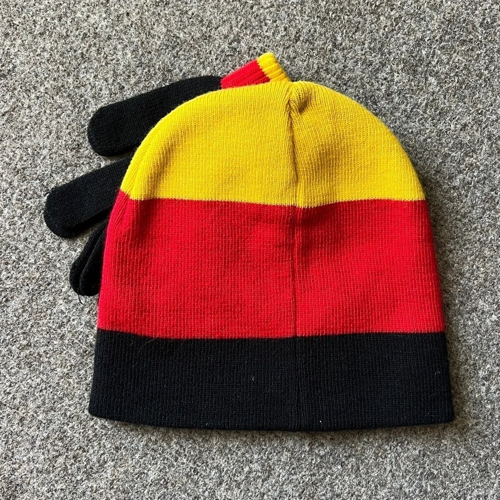 NWT‎ Vintage Disney Winnie The Pooh Knit Beanie Boys Winter Hat & Glove Gift Set